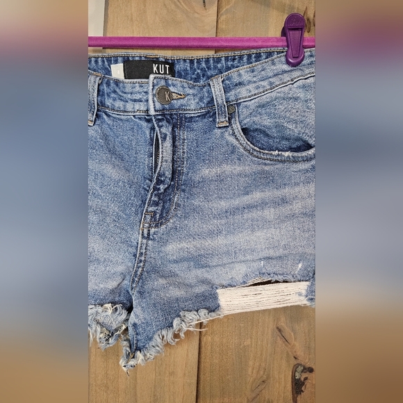 KUT from the Kloth Jane High Rise Distressed Shorts. Med Wash. Size Med - Picture 10 of 12